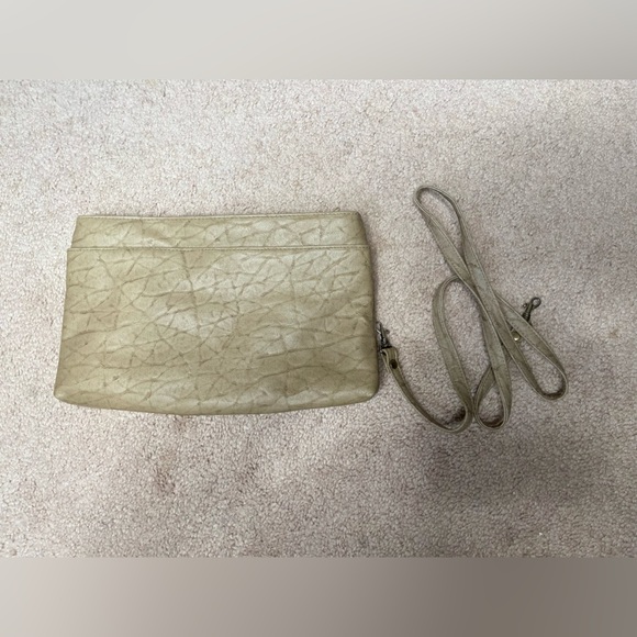 Cream handbag with Textured Design - Picture 2 of 3